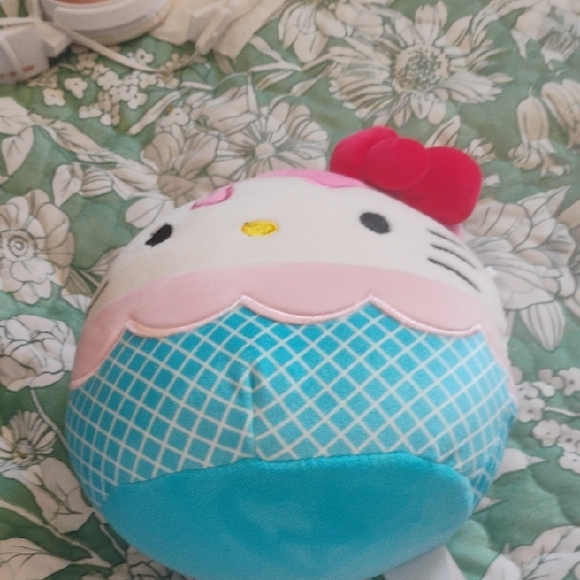 Squish Mellow Hello Kitty Ice Cream Plush - Picture 1 of 3